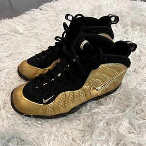 Nike sneakers size 4.5.